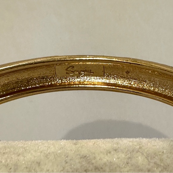 NWT Sequin by Nordstrom Clamper Bangle Bracelet white enamel, gold tone seashell - Picture 13 of 13